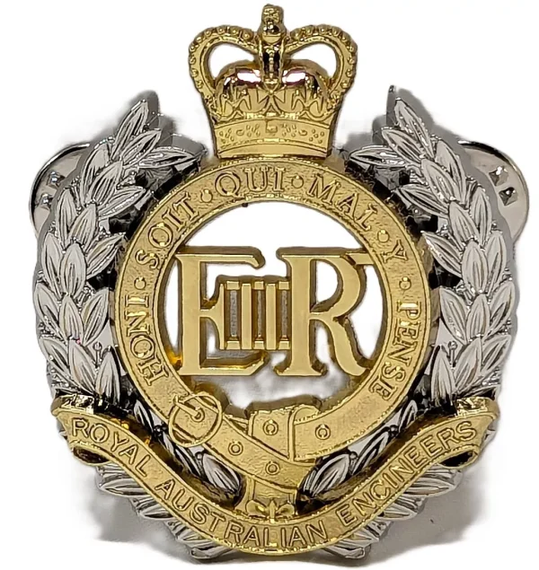 ROYAL AUSTRALIAN ENGINEERS UNIFORM CAP BADGE RAE