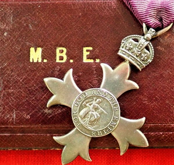 VINTAGE WW1 BRITISH MEMBER OF THE ORDER OF THE BRITISH EMPIRE TYPE 1 1917 MEDAL CASED