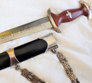 NAZI GERMANY TRANSITIONAL PERIOD CHAINED NSKK LEADER'S DAGGER AND SCABBARD NAZI GERMANY TRANSITIONAL PERIOD CHAINED NSKK LEADER'S DAGGER AND SCABBARD