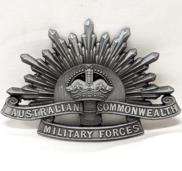 AUSTRALIAN ANZAC WW1 & WW2 NURSES SILVER RISING SUN UNIFORM HAT CAP BADGE MEDAL - Image 2