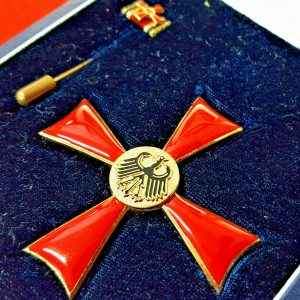 VINTAGE POST WW2 CASED GERMAN BUNDESREPUBLIC ORDER OF MERIT CROSS 1ST CLASS S&L