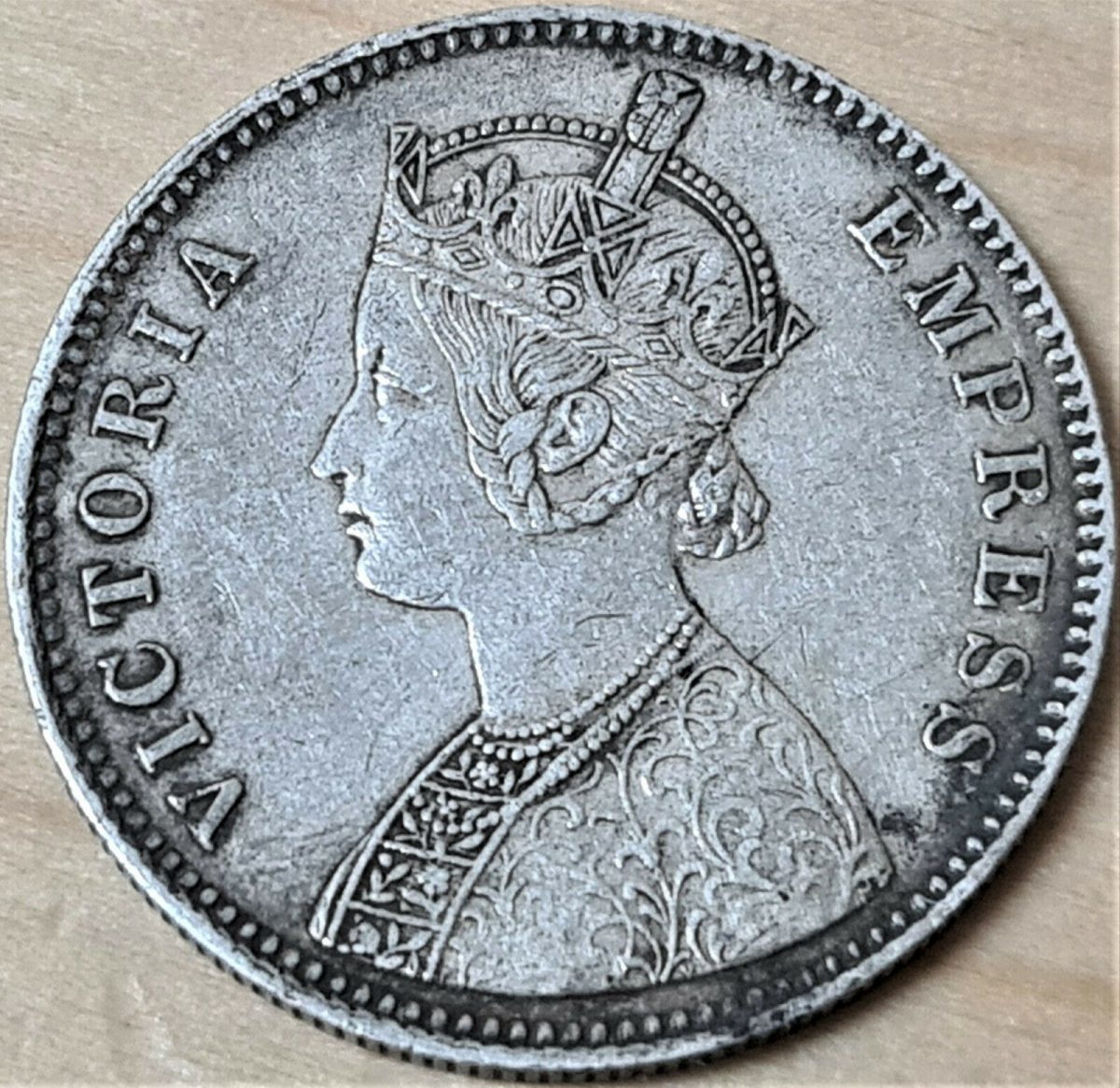 VINTAGE QUEEN VICTORIA 1 RUPEE SILVER COIN 1884 BRITISH INDIA JB silver-coin-png