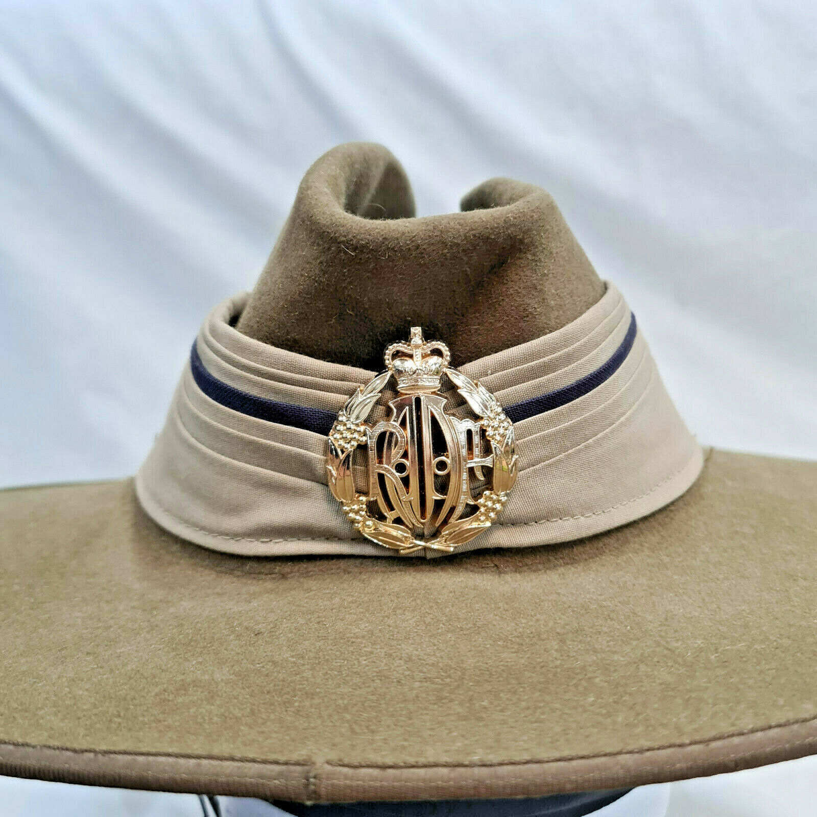 1983 DATED ROYAL AUSTRALIAN AIR FORCE UNIFORM SLOUCH HAT BY AKUBRA JB Military Antiques
