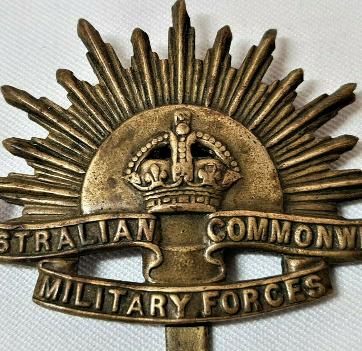 AUSTRALIAN ANZAC WW1 LIGHT HORSE RISING SUN UNIFORM HAT OR CAP BADGE