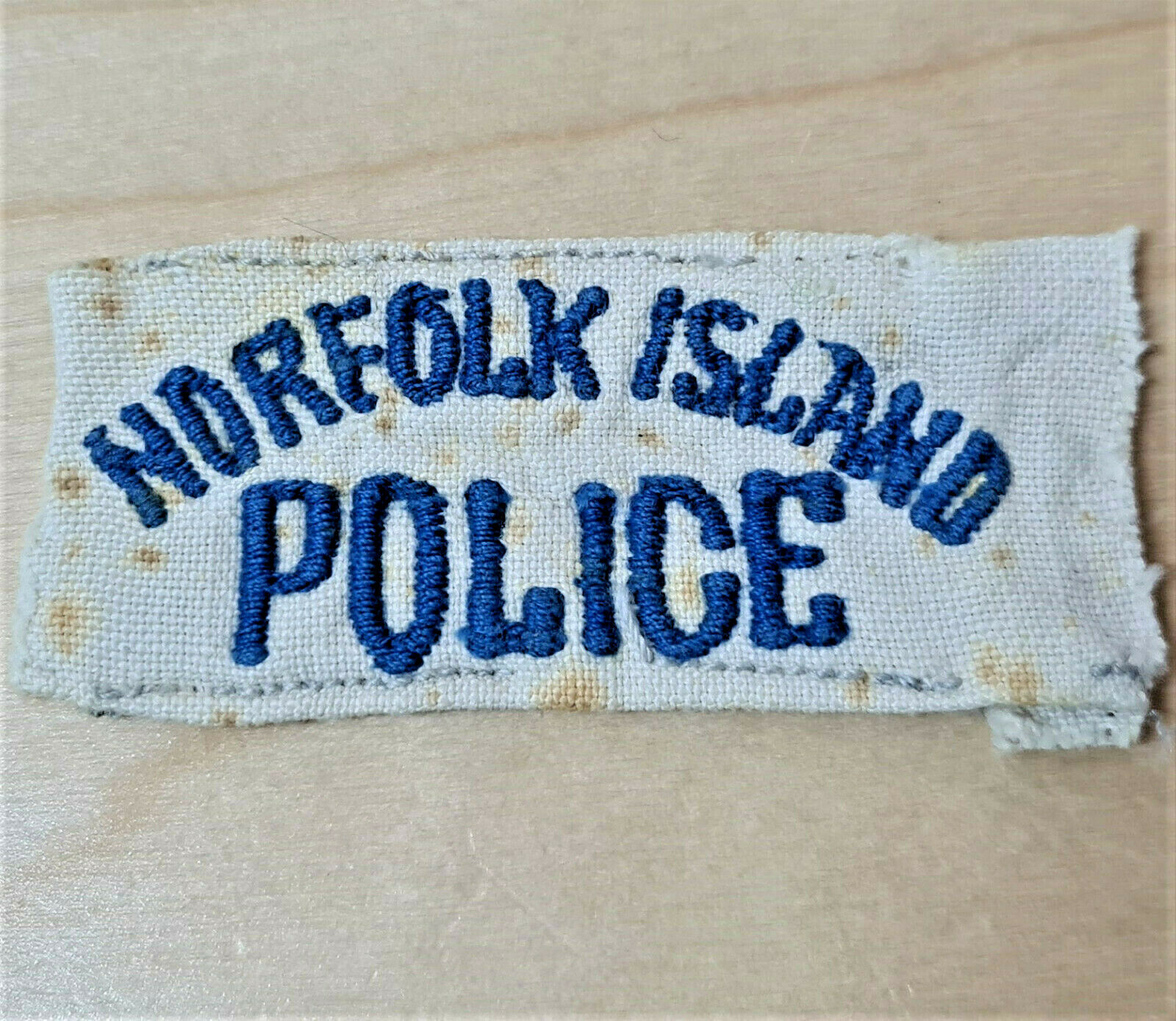 POST WW2 ERA OBSOLETE AUSTRALIAN NORFOLK ISLAND POLICE FORCE UNIFORM