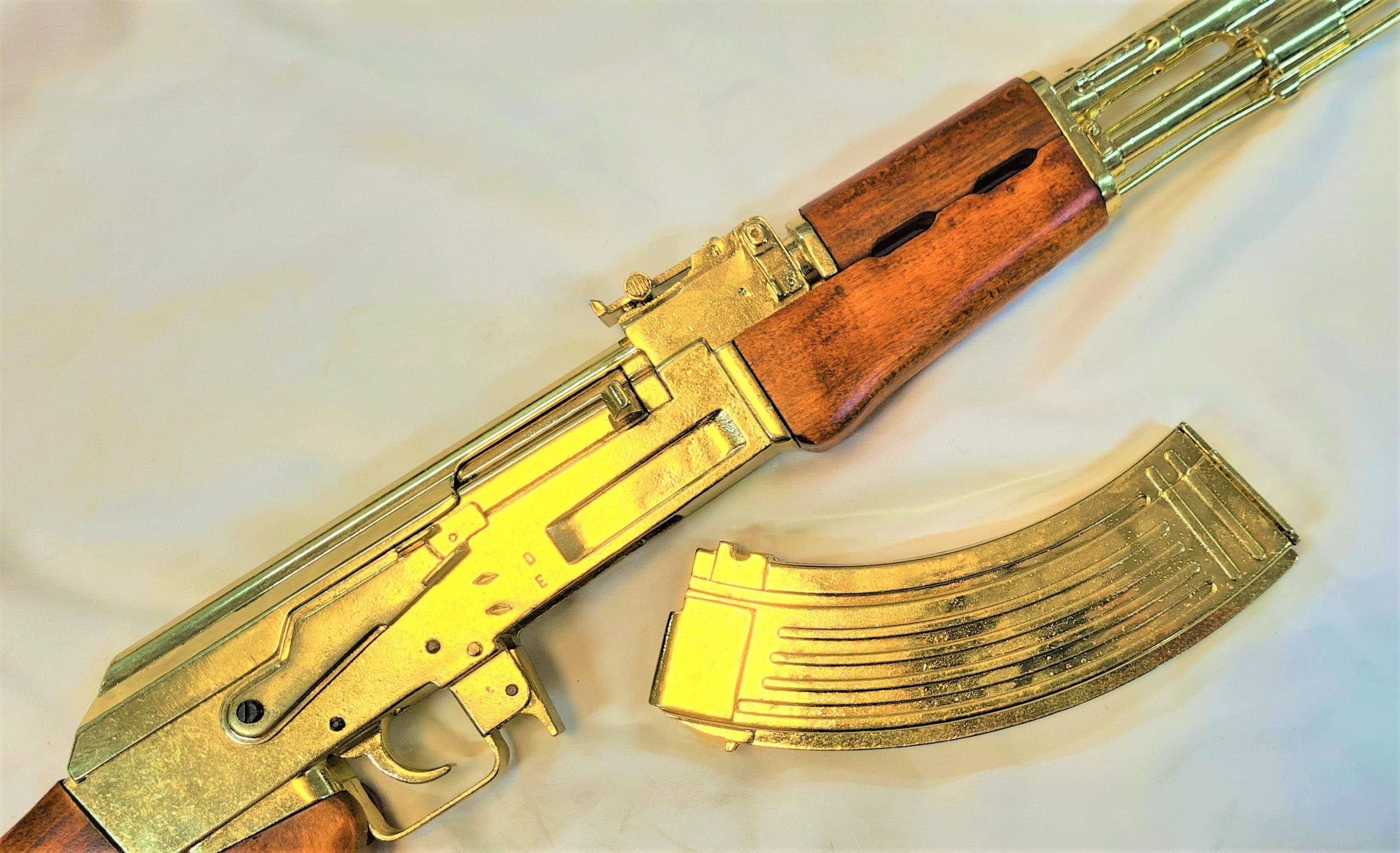 REPLICA AK-47 RIFLE BY DENIX SEMI AUTOMATIC RIFLE GOLD – SADDAM HUSSEIN  IRAQ | JB Military Antiques