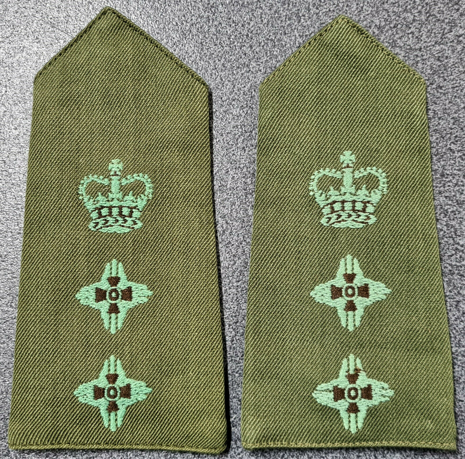 VIETNAM WAR ERA AUSTRALIAN ARMY UNIFORM RANK SHOULDER BOARDS GREEN JB