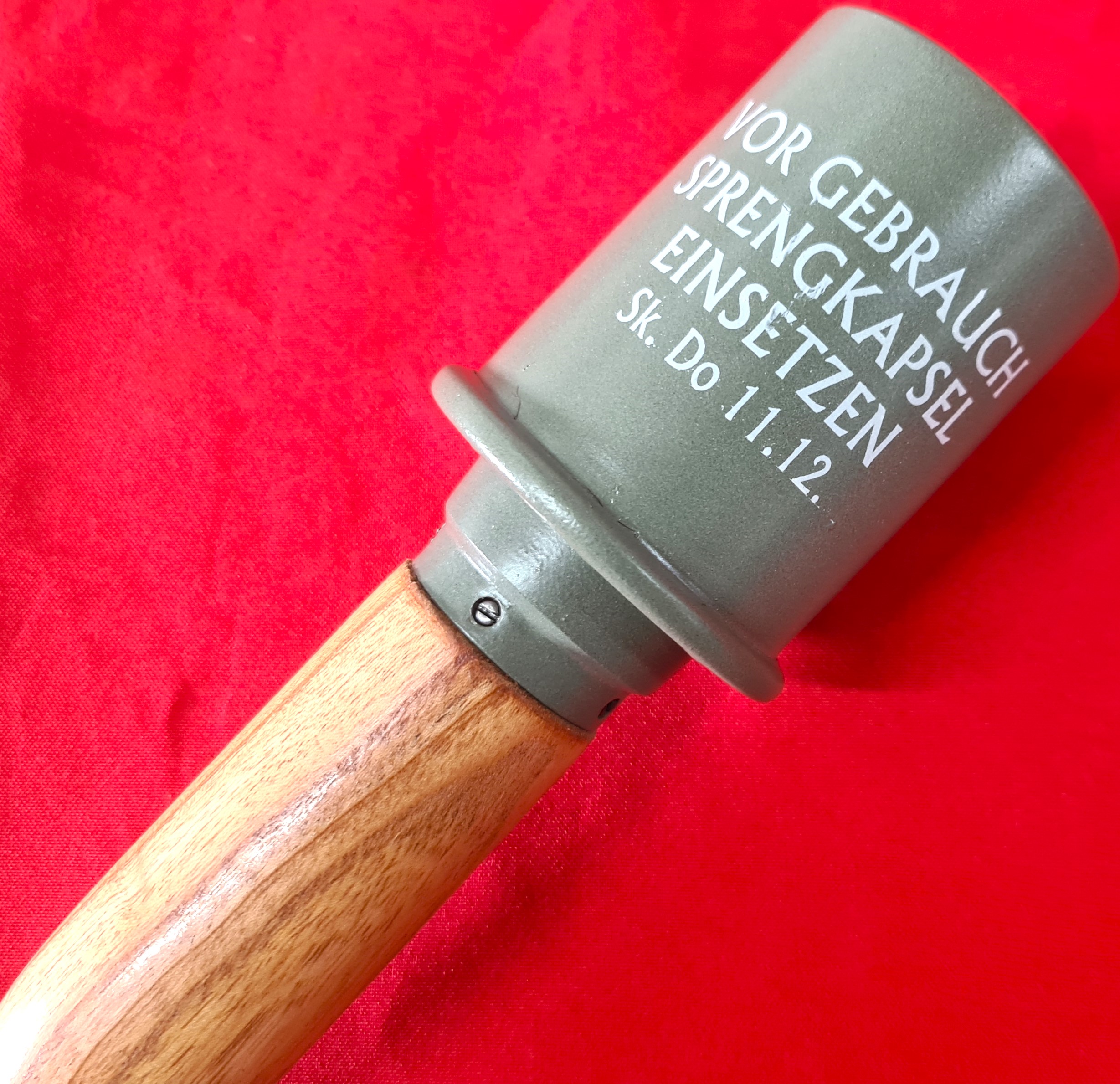 REPLICA WW2 GERMAN STICK GRENADE POTATO MASHER WITH SCREW BASE & PULL