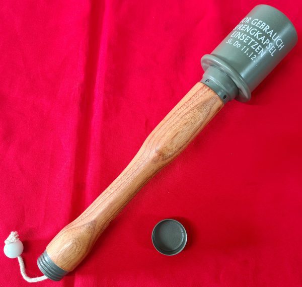 REPLICA WW2 GERMAN STICK GRENADE POTATO MASHER WITH SCREW BASE & PULL