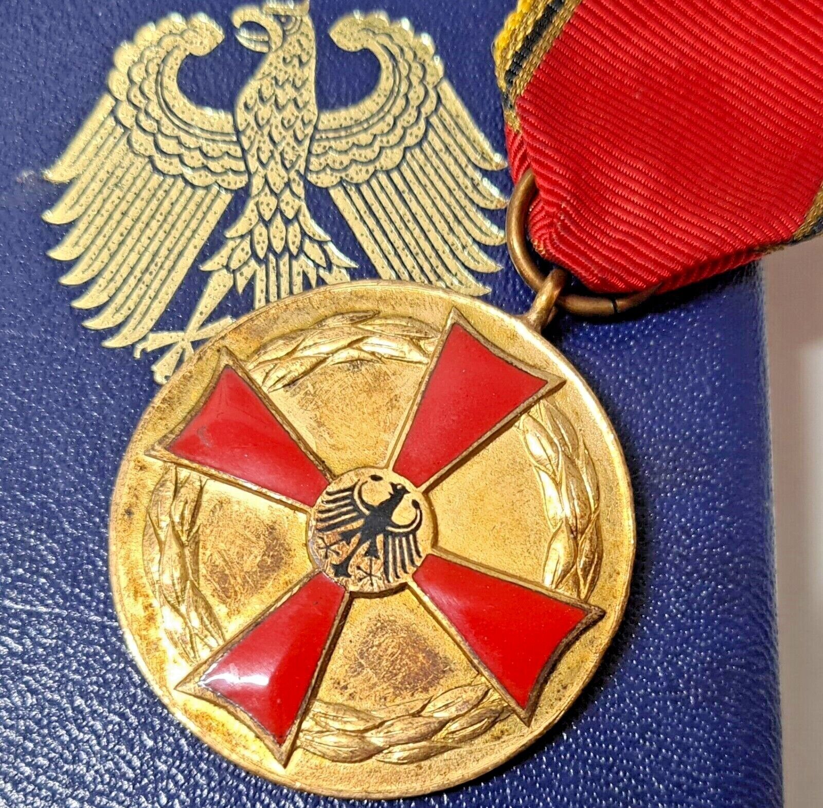CASED WEST GERMANY ORDER OF MERIT MEDAL BY C E JUNKER BERLIN FEDERAL REPUBLIC JB Military Antiques