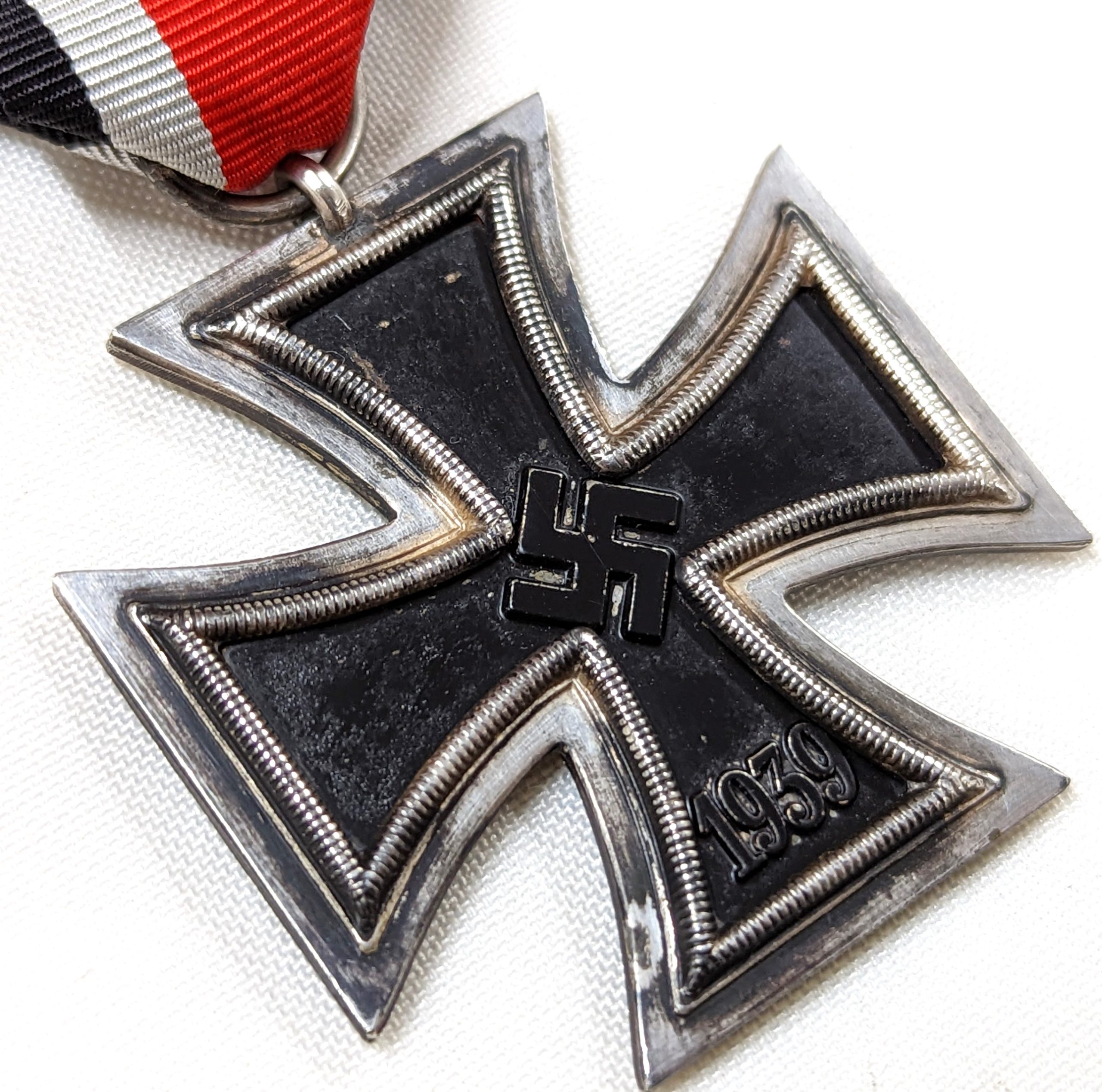 WW2 GERMAN IRON CROSS 2ND CLASS BY HERMANN AURICH, DRESDEN 113 JB